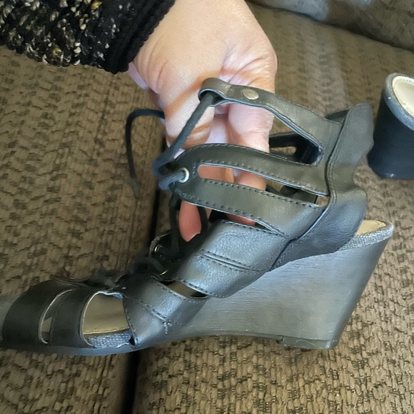 K STUDIO WOMENS SIZE 6 BLACK HIGH WEDGE SANDALD - Picture 7 of 9